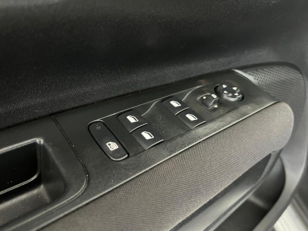 WhatsApp Image 2025-11-27 at 17.08.59